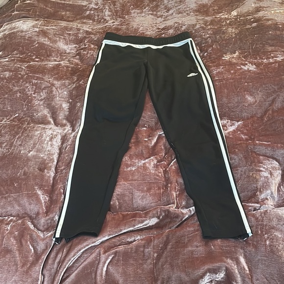 Adidas Climacool Women’s Joggers. - Picture 3 of 6